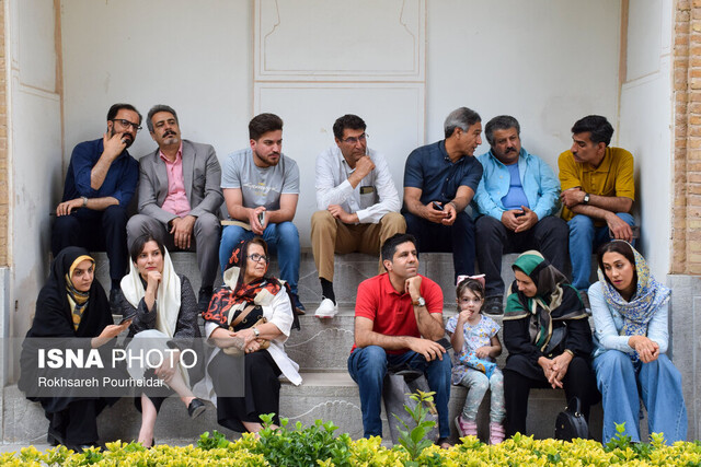 شبی برای جلالالدین همایی