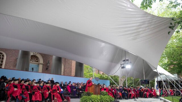 تام هنکس دکتری افتخاری گرفت