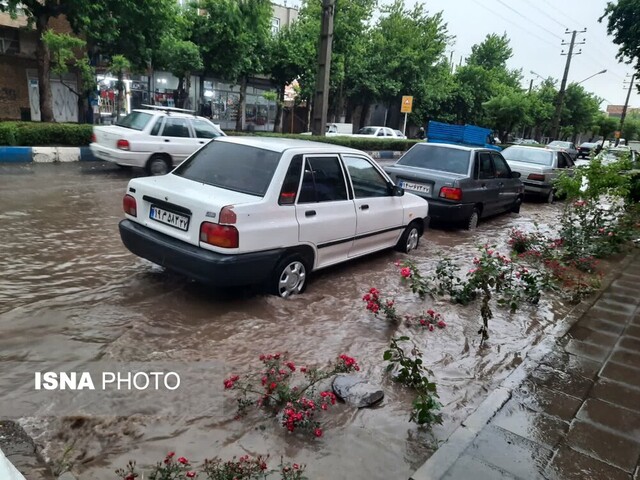 عدم مهار آبهای سطحی در خوی و جاری شدن سیلاب