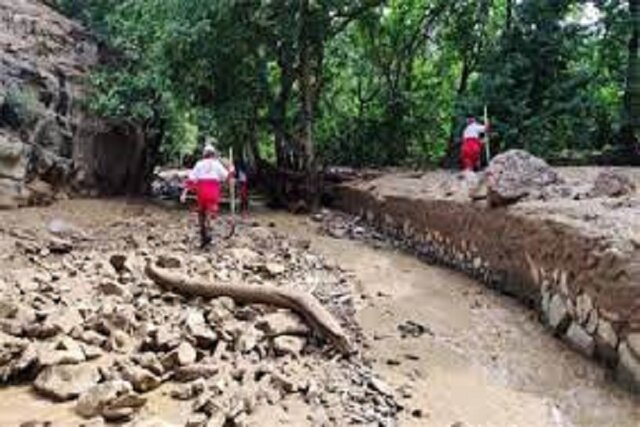 عکس تزئینی است امدادرسانی هلال احمر به ۱۶۴ نفر در سیل و آبگرفتگی ۳ استان