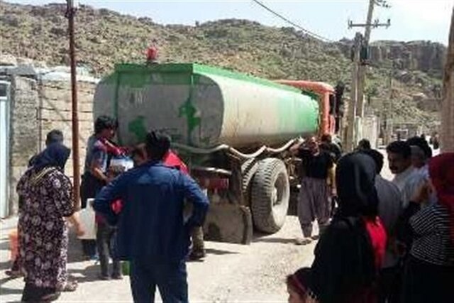 آبرسانی سیار به روستای سیل زده"استاد" در فاروج