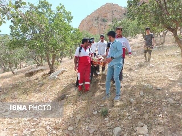 نجات مصدوم ۳۶ ساله از ارتفاعات منطقه «کل انار»