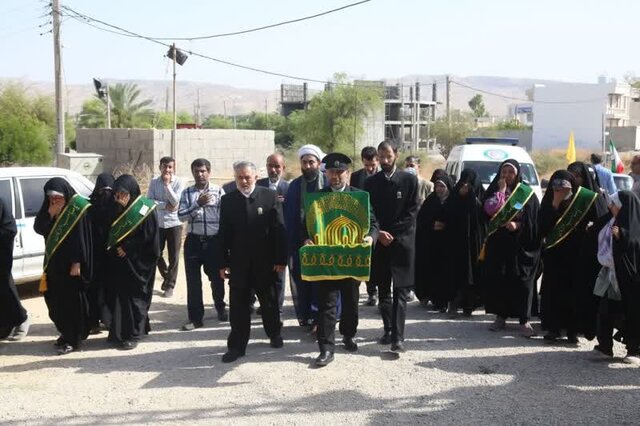 خدام رضوی با اشک و لبخند در شهر جم استقبال شدند