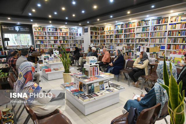 کتاب گران نیست؛ اولویتهای ما تغییر کرده است