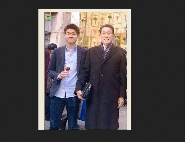 کیشیدا و پسرش نخستوزیر ژاپن پسرش را از پست دستیار نخستوزیری برکنار کرد