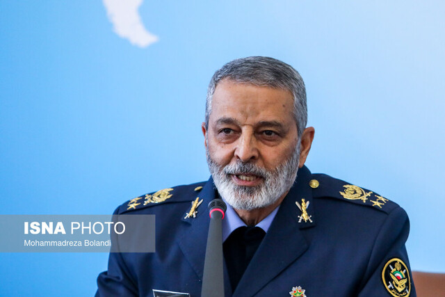 فرمانده کل ارتش : حضور نیروهای فرامنطقهای موجب ناامنی است فرمانده کل ارتش : حضور نیروهای فرامنطقهای موجب ناامنی است