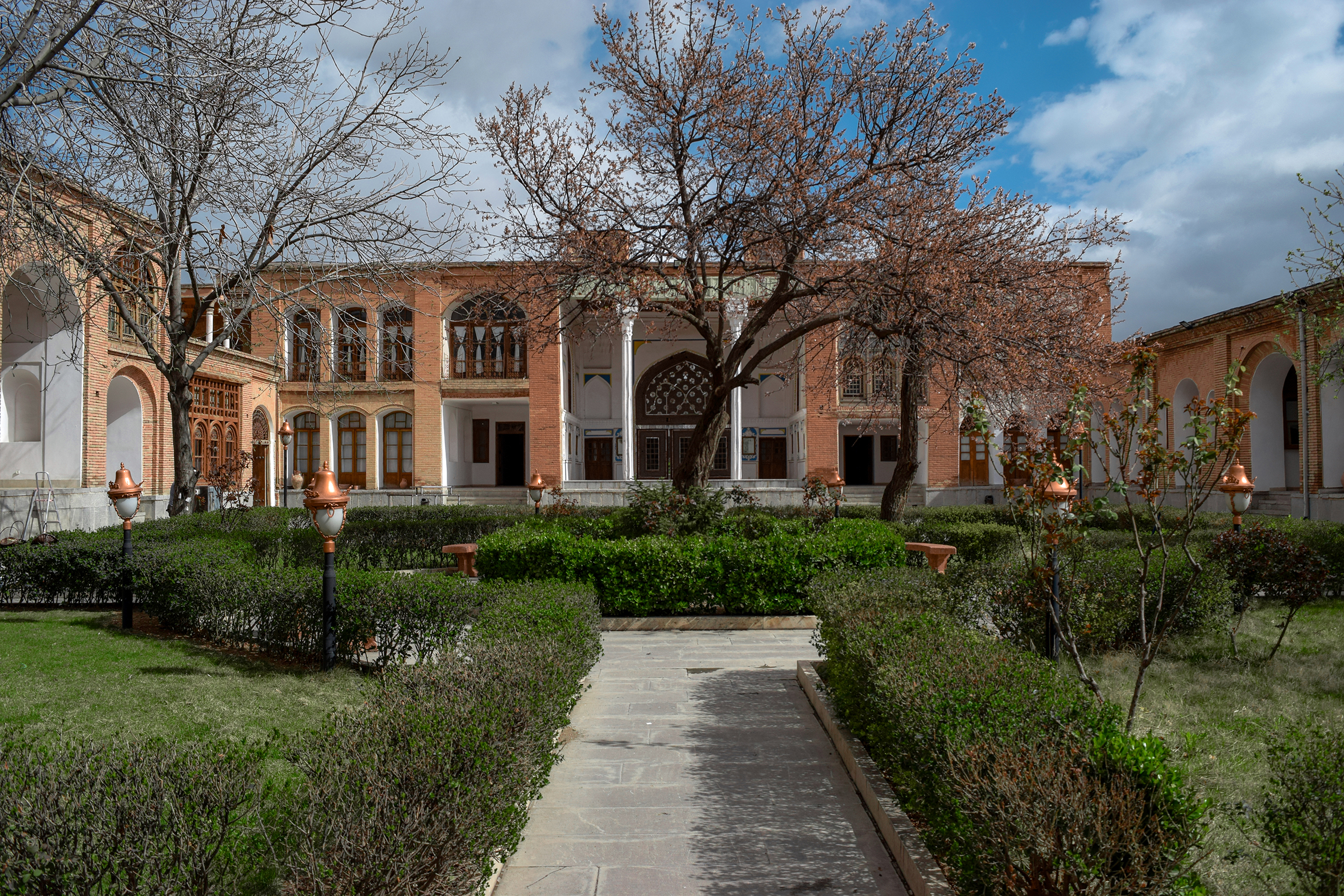 فصل توتفرنگی را در کردستان بگذارنید