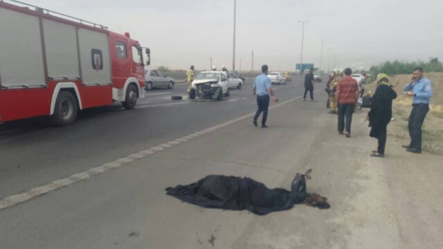 مرگ 2 تن درپی تصادف پراید با بلوک سیمانی در آزادراه تهران - قم
