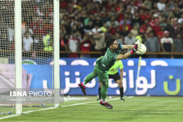 برای ناصر و منصور پلاکارد بزنند نه کریمی