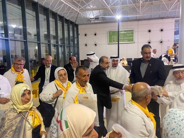 پروازهای مکه آغاز شد
