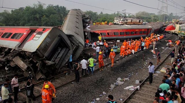 برخورد مرگبار قطارها در هند؛ پایان عملیات امداد و خارج کردن اجساد