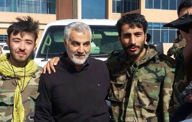 شهید صدرزاده سمت راست تصویر شهید صدرزاده را بیشتر بشناسیم