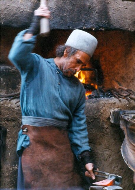 رفتن حسین محجوب به باشگاه بدنسازی و قطع شدن ناگهانی صدای محمود پاکنیت