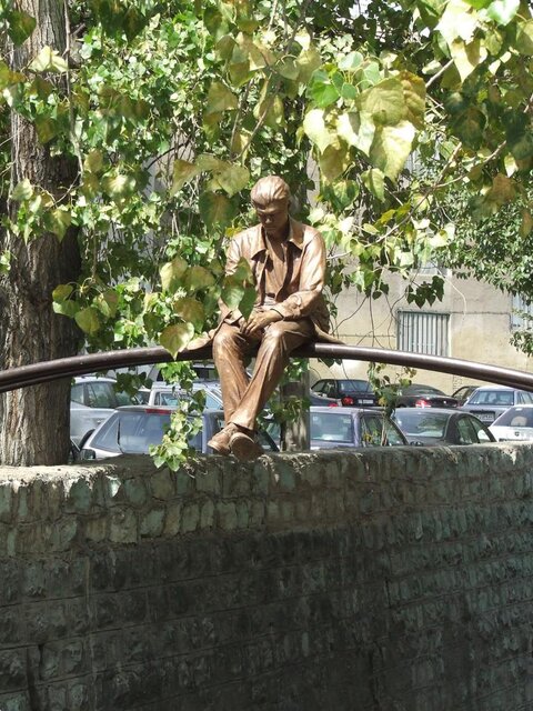 سرِ مرد نشسته روی پل را دزدیدند!