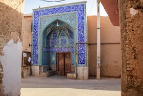 یکی از در‌های مسجد جامع خوزان به در زنجیری معروف است که در زمان قاجار، شخصی به نام علی حبیبی خوزانی این زنجیر را وقف کرده است.