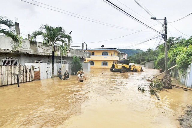 عکس: خبرگزاری فرانسه سیل در اکوادور و تخلیه صدها نفر در نواحی شمالی
