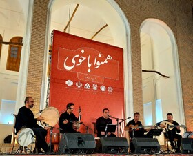 «مرغ سحر» با صدای وحید تاج در هم‌نوایی با مردم خوی در آسمان رفسنجان طنین‌انداز شد