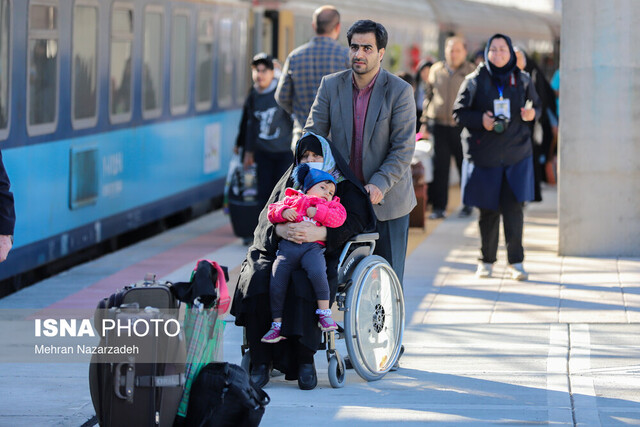 عکس از آرشیو ارائه خدمات ریلی به زائران دهه پایانی صفر در سفر به مشهد