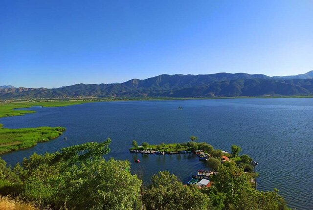 زریوار، بزرگترین دریاچه آب شیرین