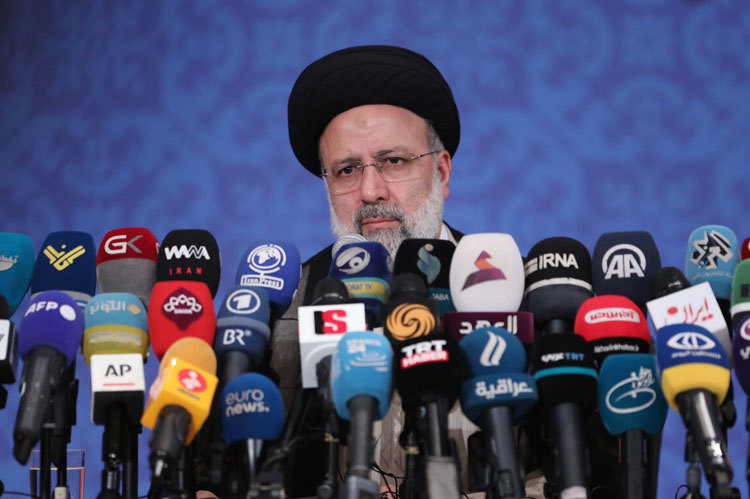 سیاست خارجی متوازن بر روی ریل