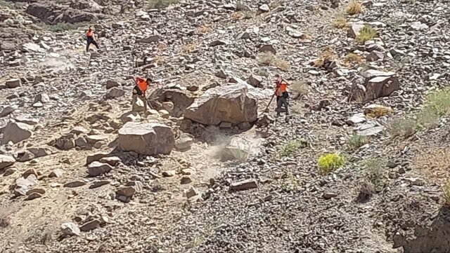 لقگیری سنگهای خطرناک جاده چالوس آغاز شد - ایسنا