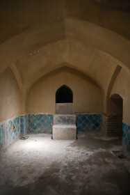 از آن‌جایی که این حمام در راسته‌بازار ساخته شده، معمولا فقط مردان از آن استفاده می‌کردند، چون تا همین چند دهۀ گذشته زنان در بازار اصفهان به‌صورت مستقیم کارآیی و حضور نداشتند.