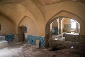 از آن‌جایی که این حمام در راسته‌بازار ساخته شده، معمولا فقط مردان از آن استفاده می‌کردند، چون تا همین چند دهۀ گذشته زنان در بازار اصفهان به‌صورت مستقیم کارآیی و حضور نداشتند.