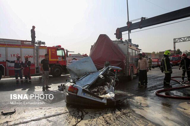 عکس تزئینی ست مرگ در دم هر ۵ سرنشین سواری در تصادف شاخ به شاخ با تریلی