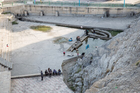 هر چند هنوز دو حوض میانی و غربی چشمه علی به طور کامل خشک نشدهاند، اما از بیش از 15 روز گذشته به گفتۀ مردم محلی منطقه، از سرچشمۀ آنها هیچ آبی فوران نکرده و آب در این دو حوض همچنان راکد است.