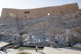 چشمه علی را در دوره باستان «سورین» مینامیدند که احتمالاً برگرفته از نام دودمانی بزرگ در دوره اشکانی و ساسانی است و نام فعلی آن برگرفته از نام حضرت علی (ع) است. قدمت چشمهعلی را بیش از هفت هزار سال میدانند. در گذشته فرش فروشها و مردم تهران، قالیها و قالیچههای خود را با این باور که در آب این چشمه ویژگی است که فرش را خوب پاکیزه و رنگ روشنتر میکند، شستهاند.