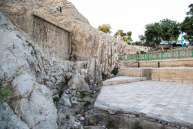 از زمان پایین آمدن دبی آب در چشمه علی در حدود سال 97، به مرور مردم بومی منطقۀ چشمه علی، درخواست توجه به این چشمه را که برای این شهر، گردشگر جذب میکرد، مطرح کردند، آنها روی این درخواست میراث فرهنگی برای توجه به این چشمۀ چند هزار ساله که برخی قدمت آن را تا هشت هزار سال میدانند، تاکید داشتند: «این یک خواسته عمومی و مردمی است که آب به «چشمه علی» شهرری برگردد، اگر با وجود گفتههای کارشناسان مترو، رگههای آبهای زیرزمینی که به دلیل حفر تونل مترو قطع شده بودند به چشمه برنگردد، پیگیری حقوقی میکنیم.»