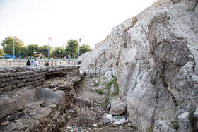 وضعیت خشک باقی ماندن چشمه هفت هزار ساله شهر ری، در طول بیش از 15 روزگذشته، نشان میدهد که هنوز بررسی دقیقتری برای پی بردن به آسیبهایی که مترو یا احیانا کشیدن آب برای زمینهای کشاورزی توسط کشاورزان انجام نشده یا تاکنون به جواب نرسیده است.