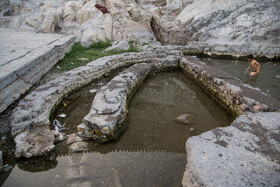 هر چند هنوز دو حوض میانی و غربی چشمه علی به طور کامل خشک نشدهاند، اما از بیش از 15 روز گذشته به گفتۀ مردم محلی منطقه، از سرچشمۀ آنها هیچ آبی فوران نکرده و آب در این دو حوض همچنان راکد است.