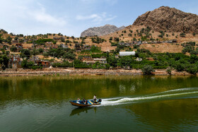 آب و هوای بسیار خوب در فصل گرم و وجود دریاچه سیروان باعث شده که روستای سلین در استان کردستان به تنهایی مقصد گردشگری بسیاری از مسافران باشد.