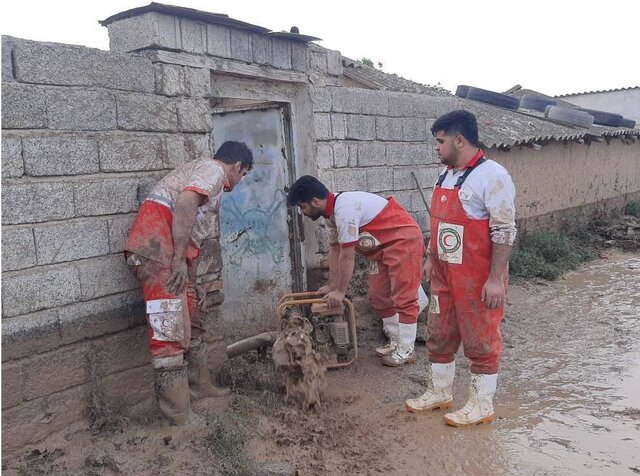 عکس آرشیوی است هشدار و آمادهباش هلال احمر برای احتمال باران و باد شدید در ۵ استان