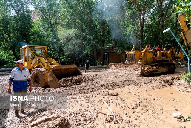 پاکسازی رودخانه کرج یک ماه زمان میبرد اما یک هفتهای کار را انجام دادیم