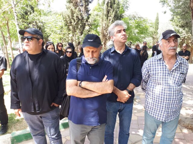 حضور هنرمندان در مراسم خاکسپاری سینا زند + عکس