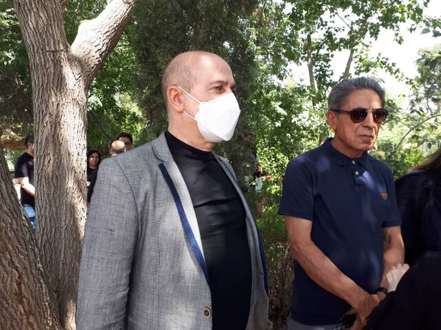 حضور هنرمندان در مراسم خاکسپاری سینا زند + عکس