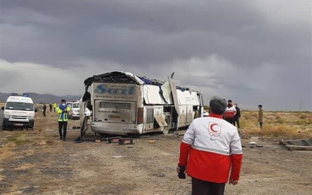 خروج اتوبوس از جاده در محور طبس-یزد ۳ مصدوم برجای گذاشت