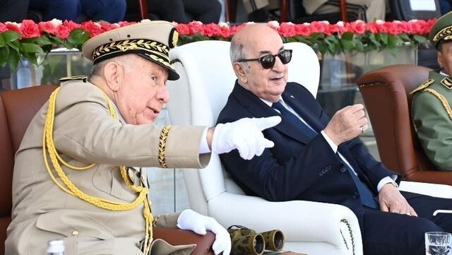 برگزاری رزمایش ارتش الجزایر در حضور رئیسجمهوری این کشور