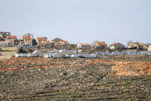 آلوده کردن اراضی فلسطینی‌ها به سم برای شهرک‌سازی در کرانه باختری