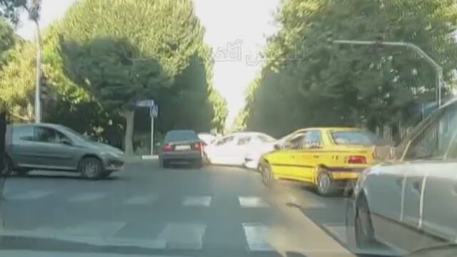 رانندگی دیوانه‌وار سارق پراید در معابر تهران/ توقیف خودرو با شلیک پلیس