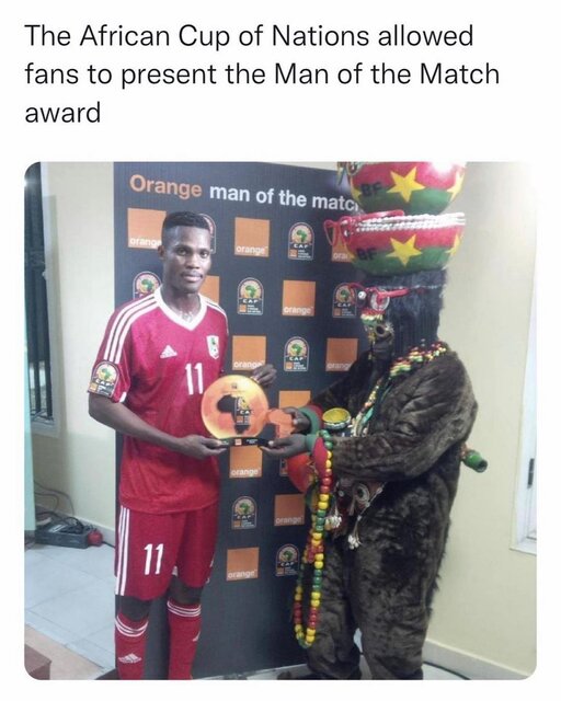 عجیبترین جوایز بهترین بازیکن زمین/ از دمپایی تا روغن موتور!