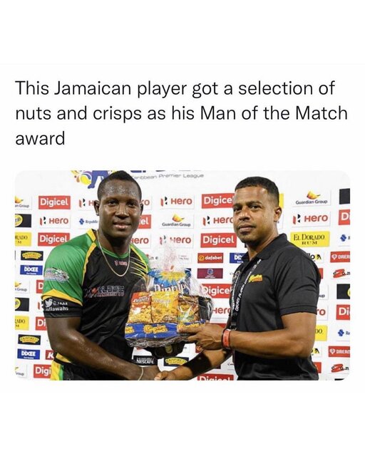 عجیبترین جوایز بهترین بازیکن زمین/ از دمپایی تا روغن موتور!