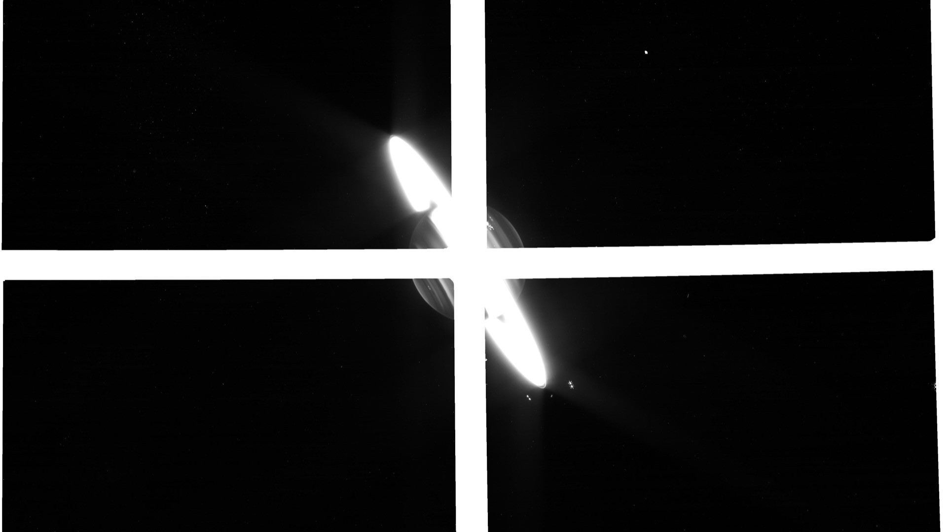 تصویر خیره کننده جیمز وب از زحل و قمرهایش