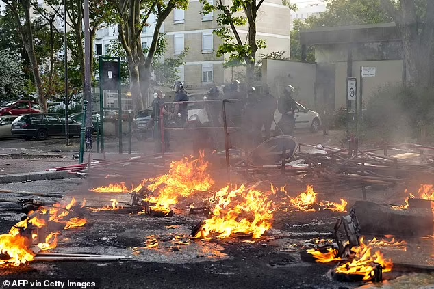 آشوب در پایتخت فرانسه پس از قتل یک نوجوان به دست پلیس