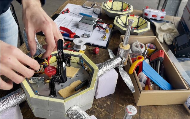 ویدئویی از پهپاد آتشنشان که به دل شعلهها میزند!