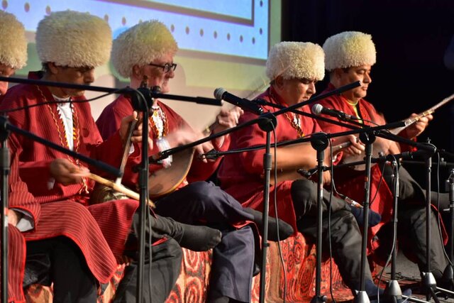 ساز و آواز هنرمندان و ادعایی درباره تعزیه در شب نخست جشنواره نواحی