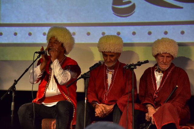 ساز و آواز هنرمندان و ادعایی درباره تعزیه در شب نخست جشنواره نواحی