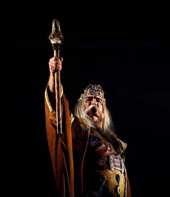 هر شب با «گشتاسب» چالش دارم